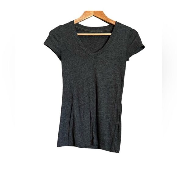 3 for $30! The gap dark grey v neck tee - Picture 1 of 9